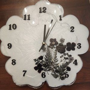 Resin wall clock